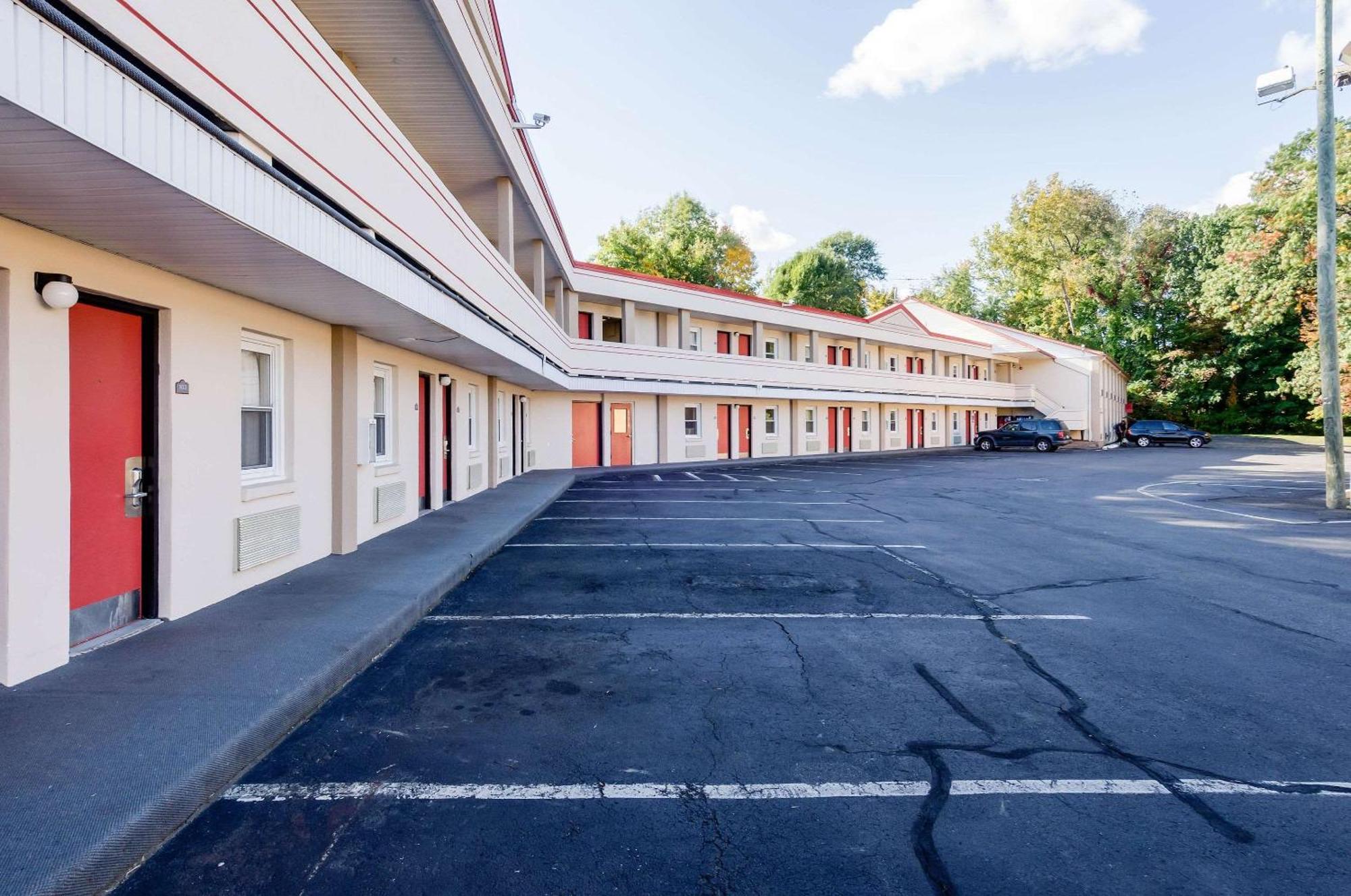 Econo Lodge West Springfield Exterior foto